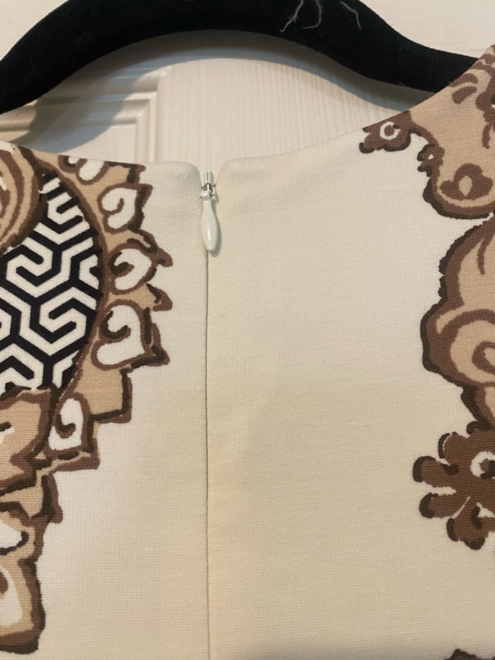 J. McLaughlin Sheath Dress Tan Black Paisley S - Picture 8 of 9